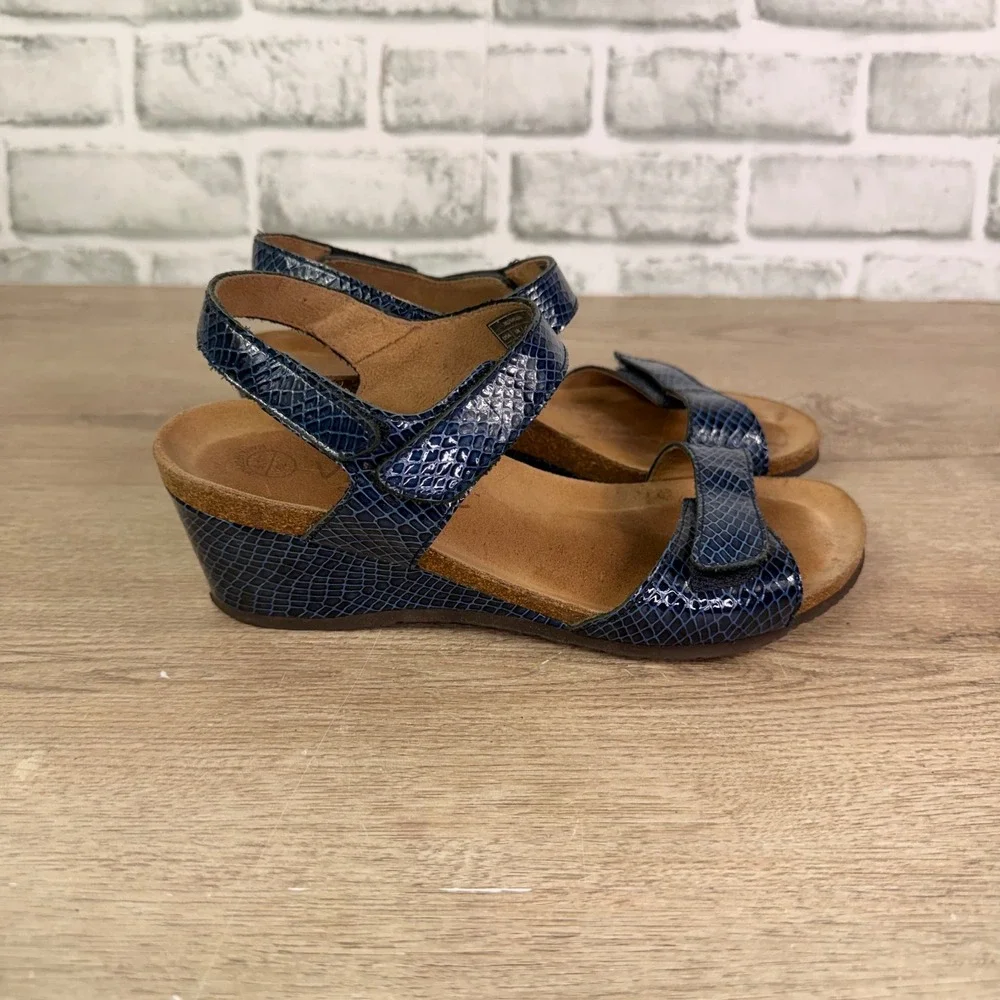 Vionic Rest Larrun Wedge Sandal Snakeskin Blue Womens 7